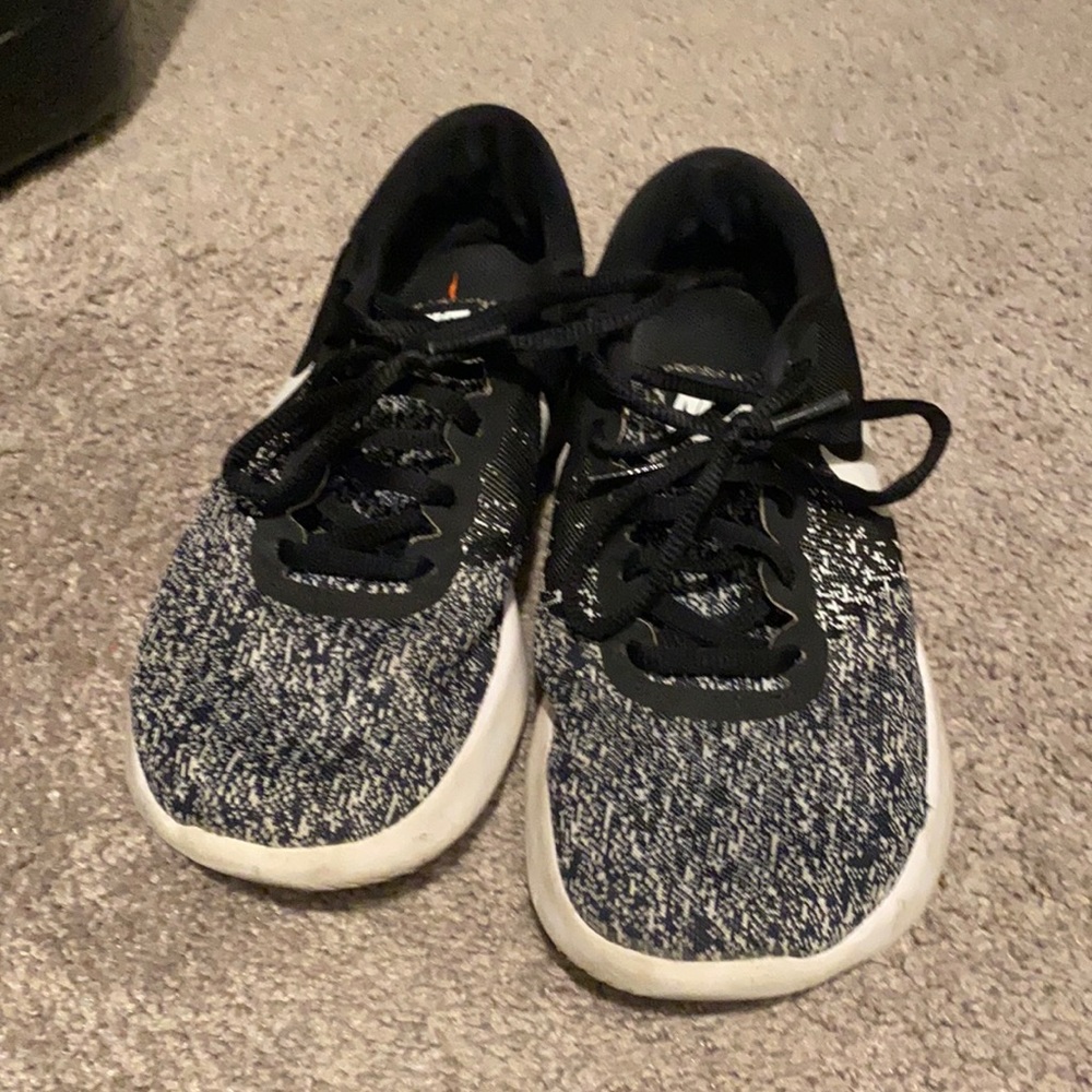 running shoes by nike